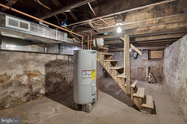 Building Photo - 305 E 22nd St