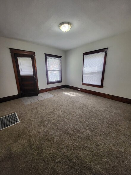 Building Photo - 1614 Gillette St