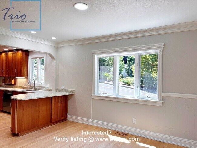 Building Photo - 2693 Chula Vista Dr