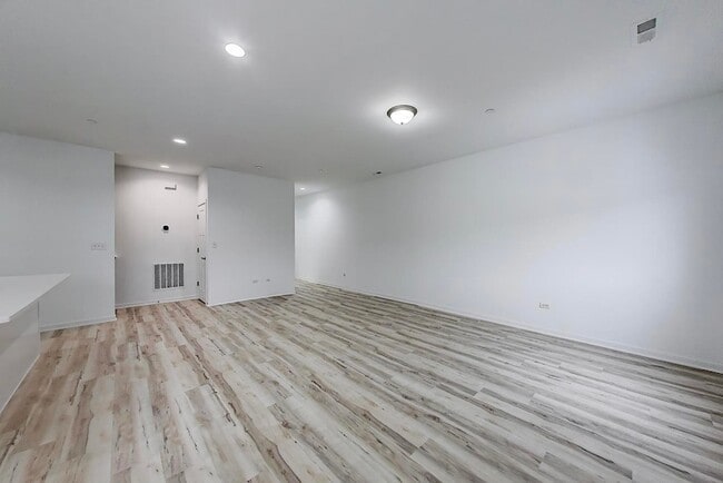 Building Photo - 1234 Gillespie Ln