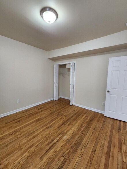 Building Photo - 2701 Woodsdale Ave