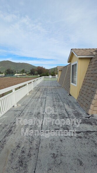 Building Photo - 33123 9th St