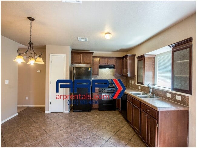 Building Photo - Beautiful Eastside Home