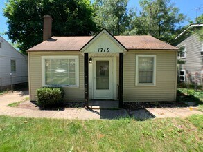 Building Photo - One bedroom home