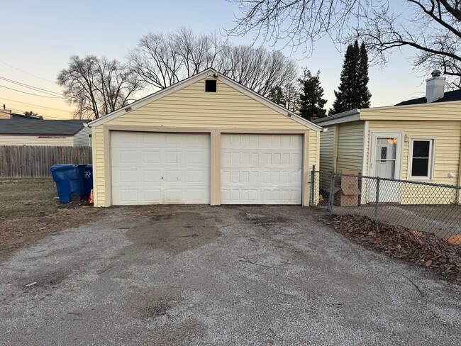 Building Photo - 3878 Johnson Ave