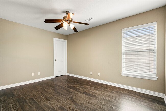 Building Photo - 121 Carrington Ave