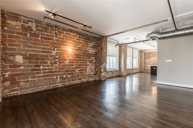 Building Photo - 909 Texas St