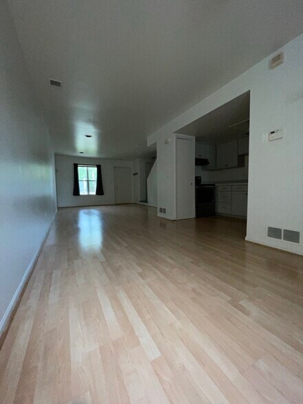 Building Photo - 1493 E 14 Mile Rd