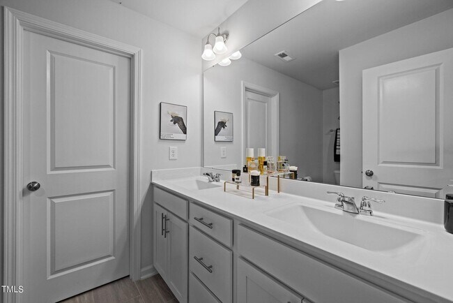 Building Photo - 2550 Laurel Valley Way