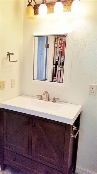 Master bathroom - 434 Buena Vista Blvd