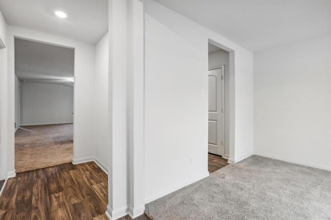 Building Photo - 1040 Riverdale Cove