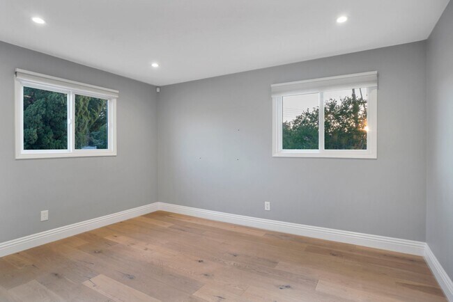 Building Photo - PRIVATE AND TRANQUIL COMPLETELY RENOVATED ...
