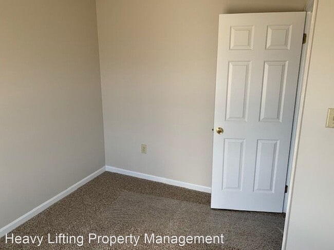 Building Photo - 3 br, 2.5 bath House - 6105 Spring Knoll Dr