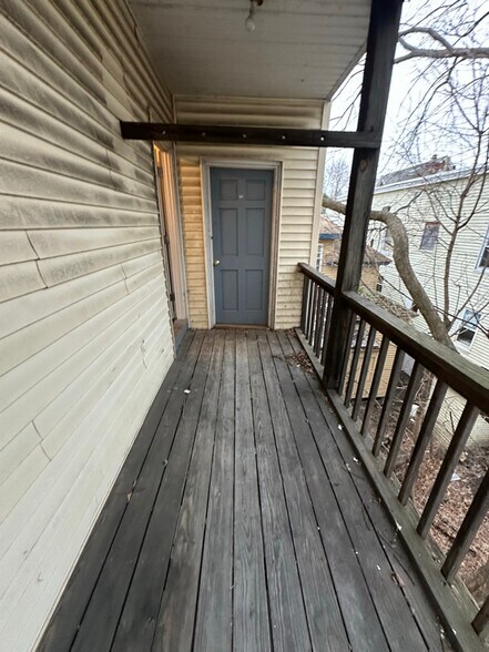 Building Photo - 51 College St