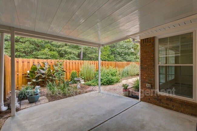 Building Photo - 678 Kensington Ct SE