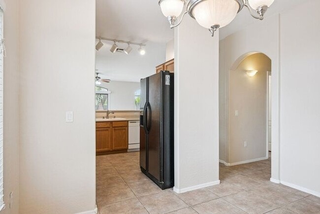 Building Photo - Charming 3-bed, 2-bath townhome in gated community!