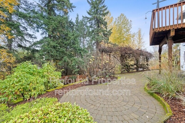 Building Photo - 7533 SW Applegate Dr