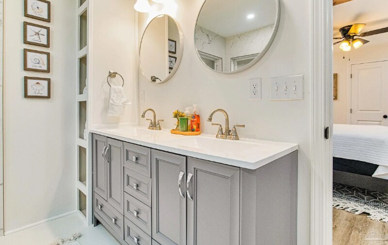 Building Photo - 814 W Gonzalez St