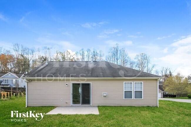 Building Photo - 325 Northoaks Drive