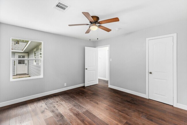 Building Photo - 9313 Livernois Rd