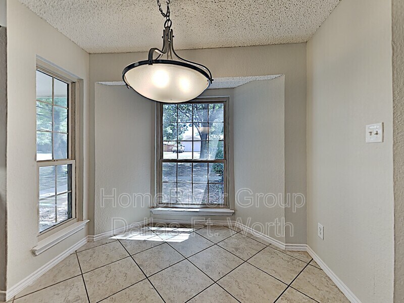Building Photo - 2510 Valley View Dr