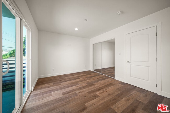 Building Photo - 1055 Wilton Pl