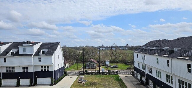 Building Photo - 712 Cage St