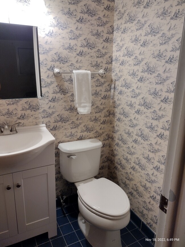 Primary Bath Ensuite - 2000 Autumn Ln