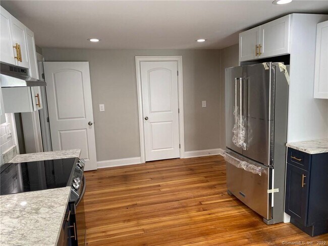 Building Photo - 223 Park Rd