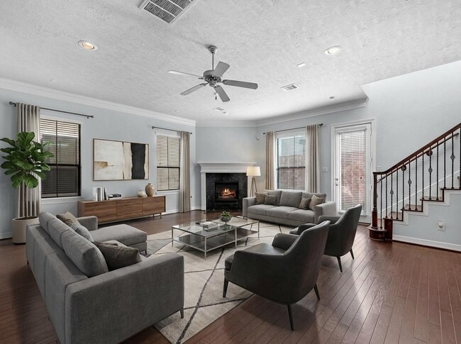 Building Photo - 11643 Royal Oaks View