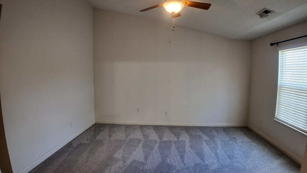 Building Photo - 3505 Thorngate Dr