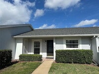 Building Photo - Adorable 2/2 villa in active 55+ community.