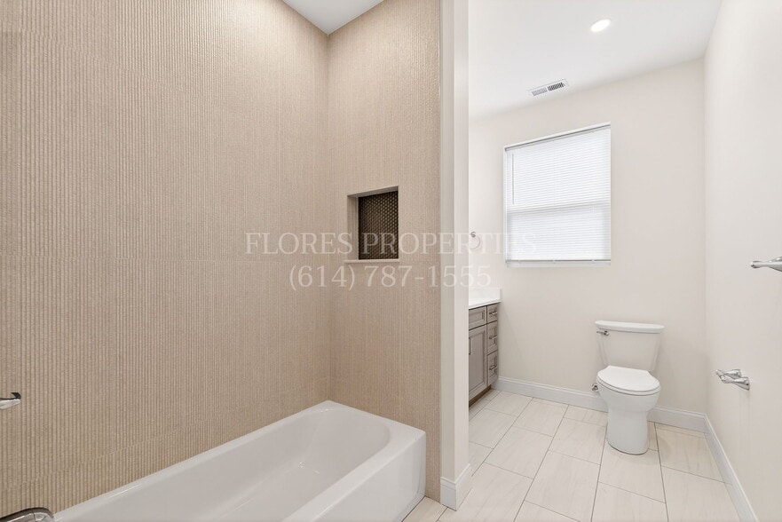 Building Photo - 696 S 22nd St