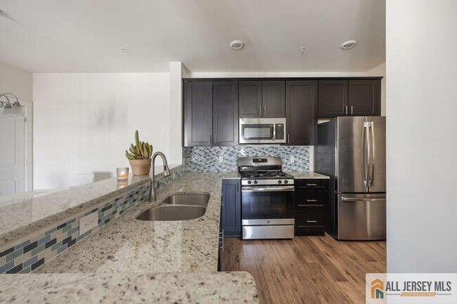 Building Photo - 421 Tavern Rd