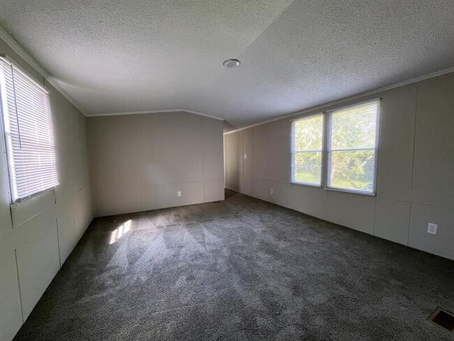 Building Photo - 193 Sunshine Dr