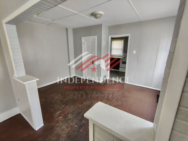 Building Photo - 515 Mertland Ave
