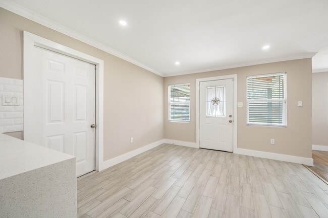 Building Photo - 2222 Peppermill Rd