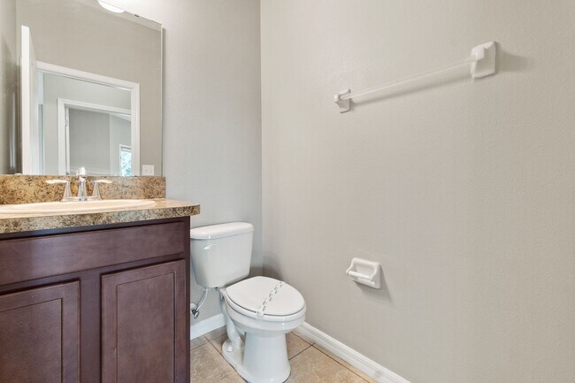 Building Photo - 4/2.5 Town Home w/ Loft and Office in Harr...
