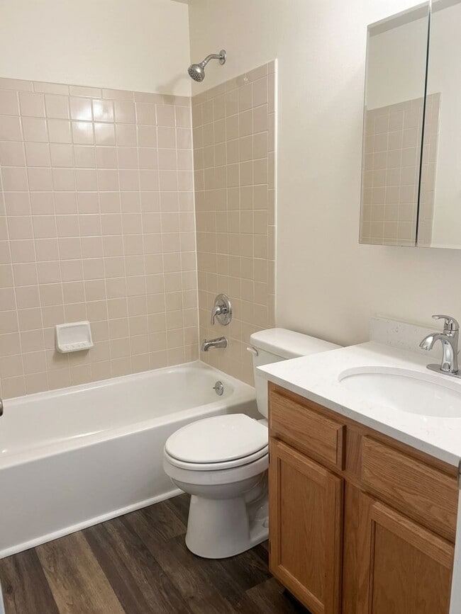 Building Photo - 9617 Vinca Cir