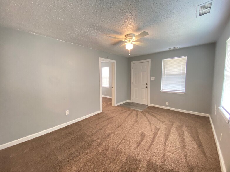 Building Photo - 1400 S Youngs Blvd