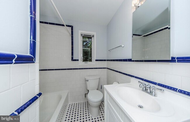 Building Photo - 908 S Highland St