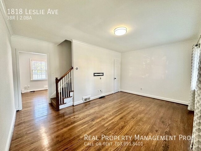 Building Photo - 1818 Leslie Ave