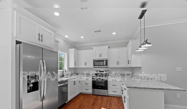 Building Photo - 43 Dearman Rd
