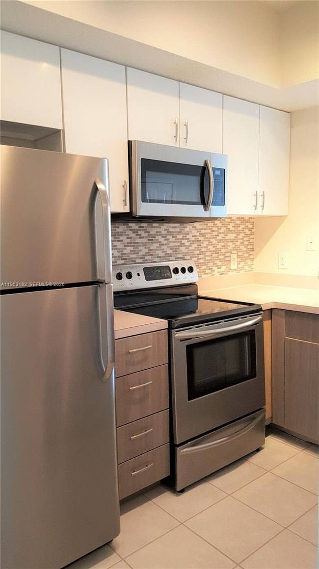 Building Photo - 755 SW 148th Ave