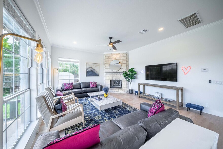 Building Photo - 8902 Feather Hill Rd