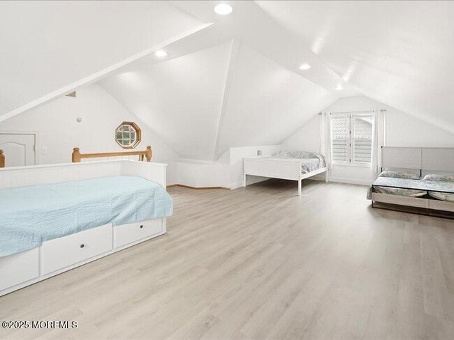 Building Photo - 552 Prospect Ave