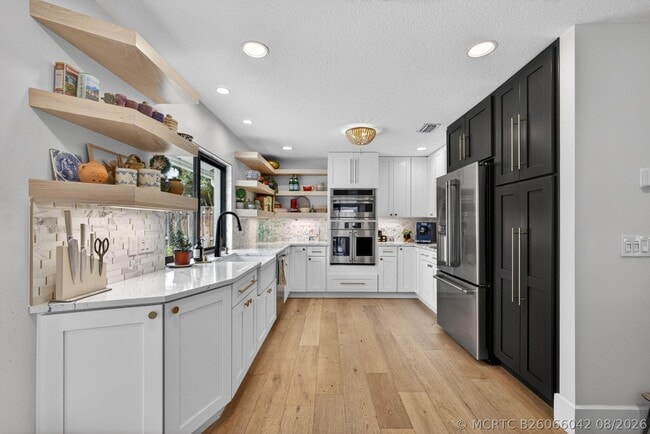 Building Photo - 12897 La Rochelle Cir