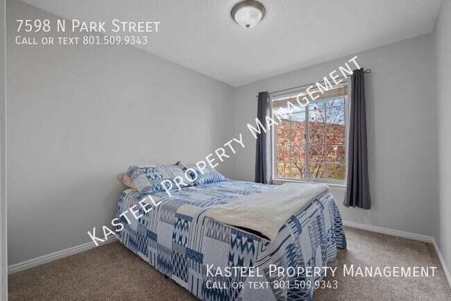 Building Photo - 7598 N Park St