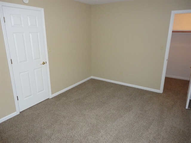 Building Photo - 5943 King Lear Dr