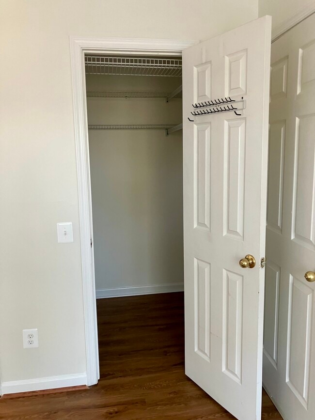 Master closet - 1137 Huntmaster Ter NE